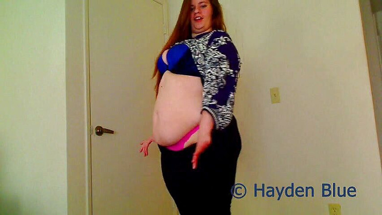 Hayden Blue: Vista de baixo da gordinha striptease
