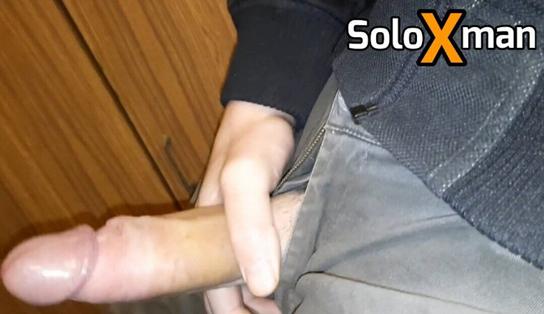 SoloXman: Trabajadora se masturba discretamente en el trabajo de nuevo - soloxman