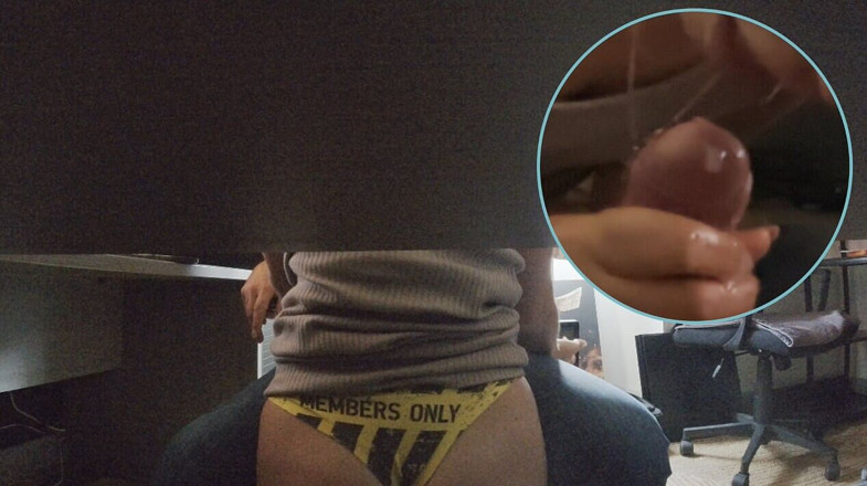 Private Sex Games: Děvka sekretářka. Vejdu do jeho kanceláře. Kouřím ho pod stolem,...