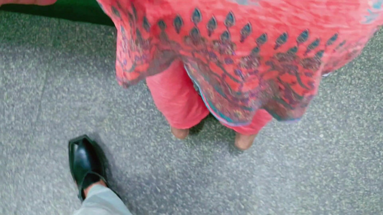Faryal: Romance dans le train - rencontrez une fille magnifique au hasard...