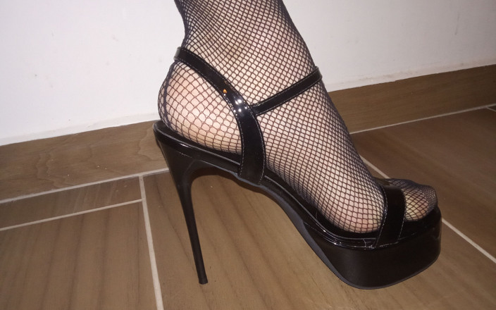 Georgia cross: Fishnet &amp; Heels