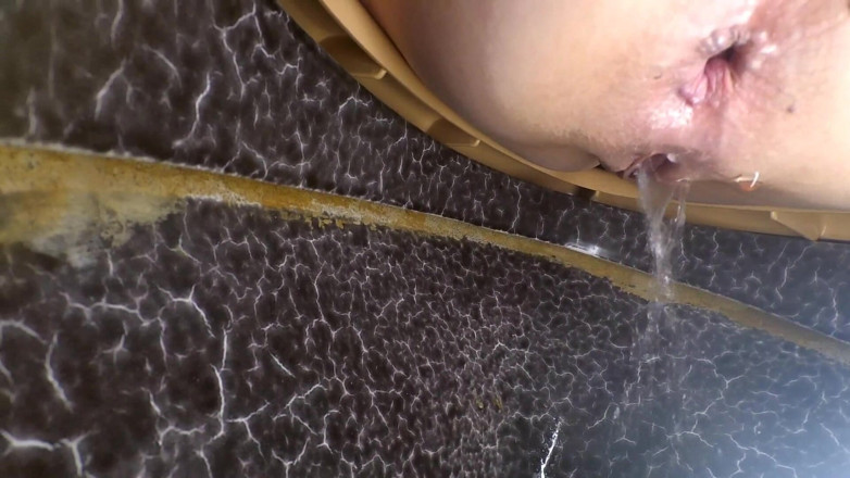 SexyFairyTale: Bébé pisse dans les toilettes