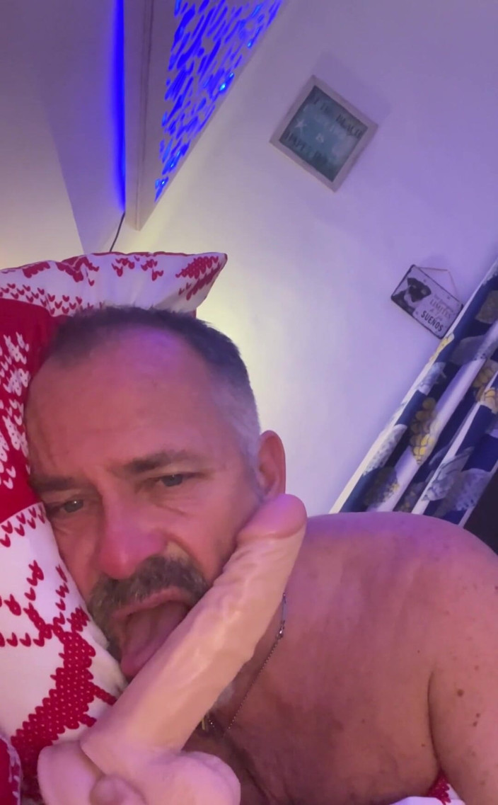 Daddybearvlc: Ar trebui? Vă rugăm să răspundeți