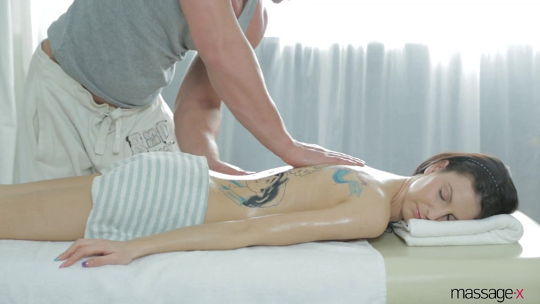 Massage X: Dulce crema en sus bonitos labios