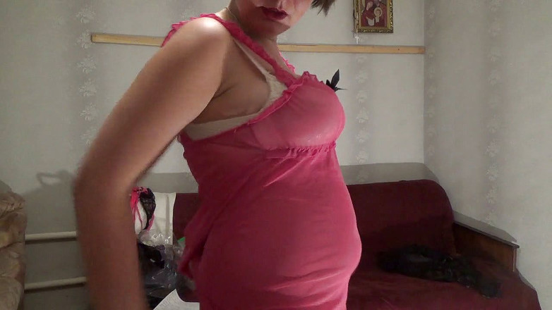 Sexy Milf: Pleine vessie de pisse après une longue désespoir