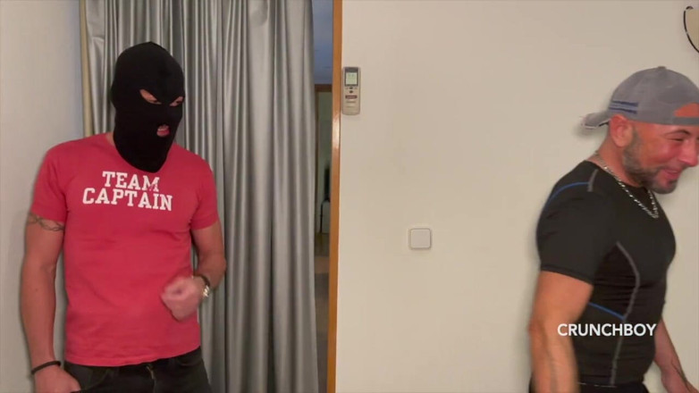 Bareback fetish studio from Madrid: Dangelo roh von Alon Red und hetero mit maske benutzt
