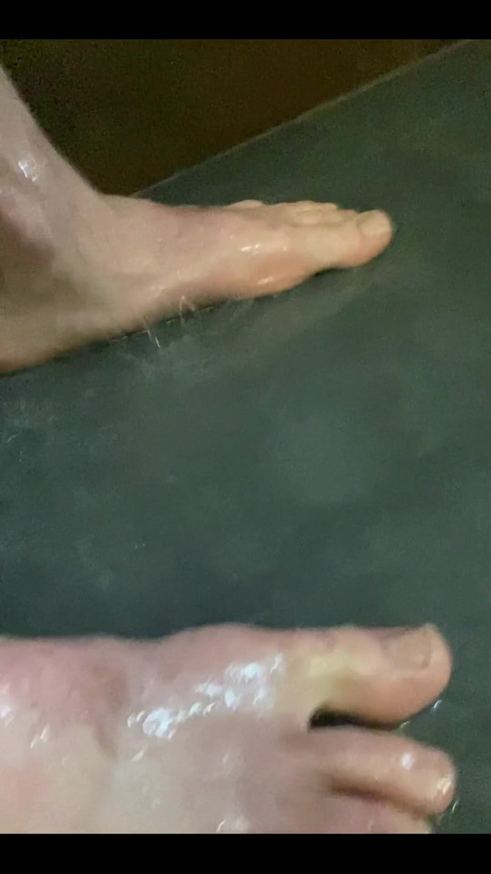 Leo Bayne: Little Shower Flex