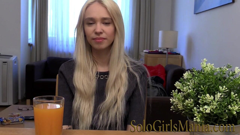 Solo girls mania: Ung flicka Arteya intervju