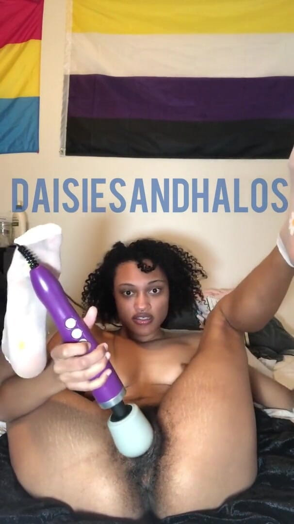 Daisiesandhalos: Op zijn hondjes orgasme in mijn nachtjapon! Super harig!