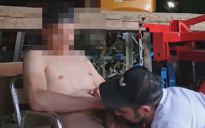 AntoGoesHunting: Hetero Verheirateter Bauer Wird in Seiner Scheune Gelutscht - 2. Besuch