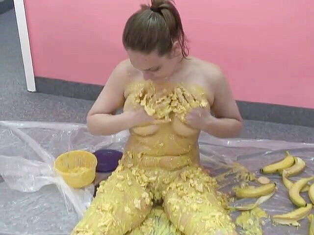ChickPass Amateurs: Kinky danni được phủ đầy tinh dịch màu vàng