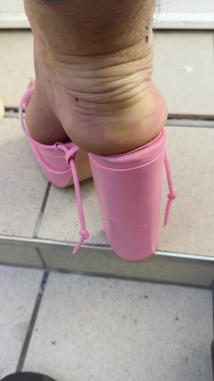 Mutsakin: Talons Hauts Rose