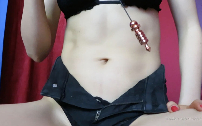 Rebecca Diamante beginning clips: Büyüleyici göbek deliği