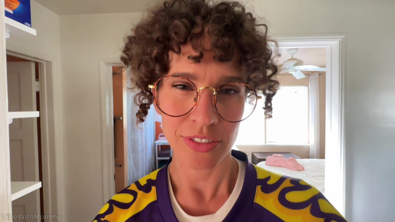 VibeWithMommy: Mama vitregă Clown College Cerere