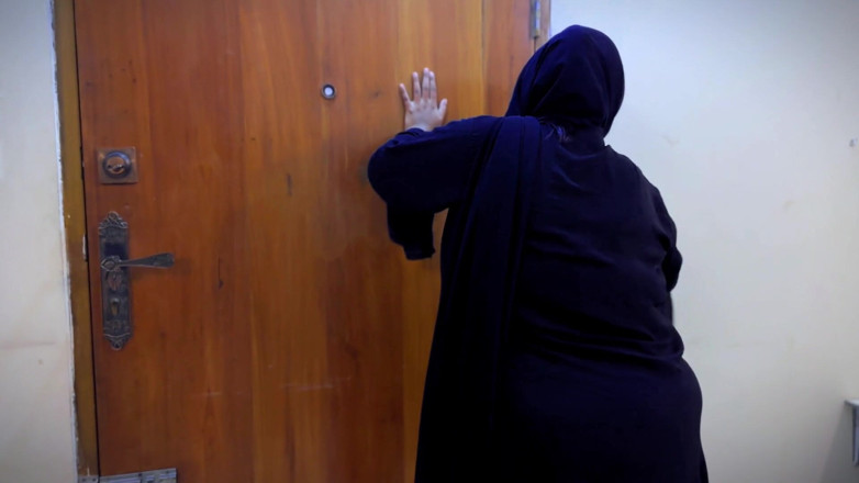 Aria Mia: Mama vitregă marocană sexy poartă un sutien hijab Abaya și un...