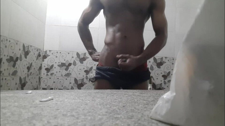 Wheyincognito: Ragazzo arrapato nella doccia del bagno