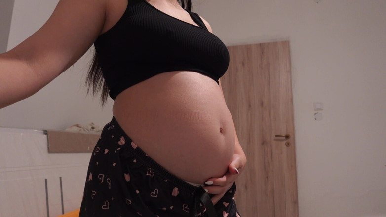 AmayaMori: Ma femme enceinte se masturbe dans la salle de bain...