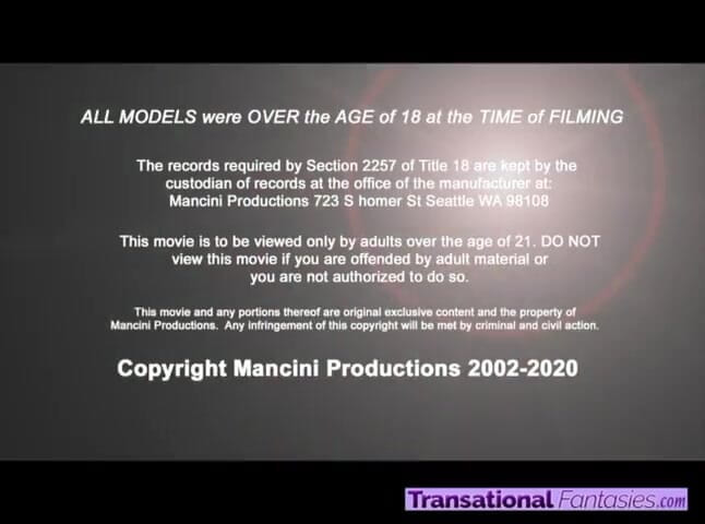 Transational Fantasies: Model transeksual amatur blonde yang berseni transeksual vintaj