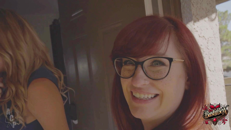 Busty Bexx: MILF N Ciasteczka z Gibby The Clown &amp; Sierra Spunk