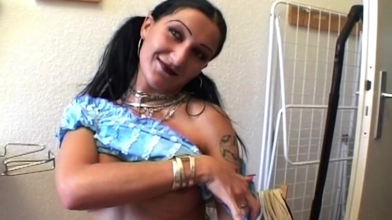 ORGASMX: Bruna matura si sditalina la figa bagnata bagnata salivosa fino...