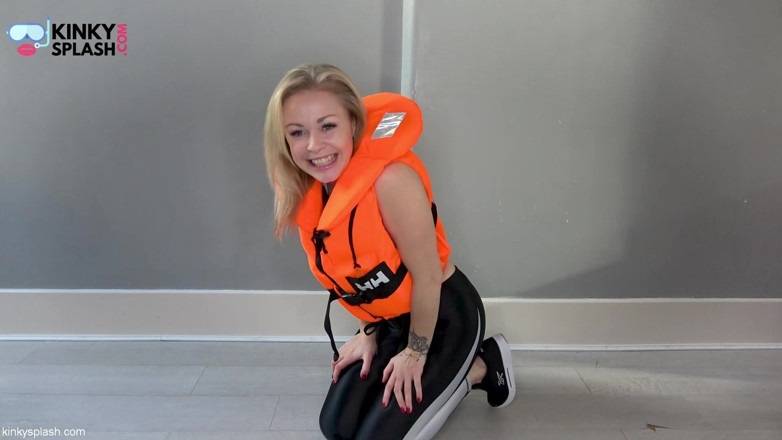 UKCuteGirl Lucy Lauren: Asmr kamizelka życia fetysz spowiedź w błyszczących leginsach
