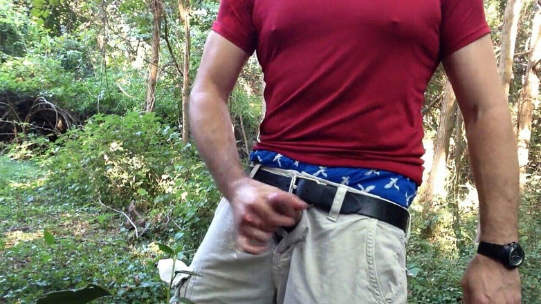 TJenner: Melancap di dalam hutan. Melancap di padang, pancutan mani.