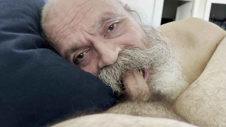 FuzzyBeardBoy: Suceuse de vieux barbu