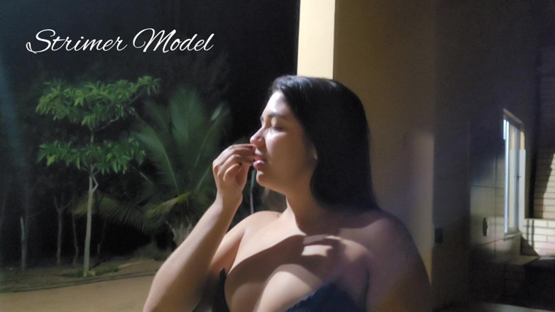 Strimermodel: Beber y estornudar
