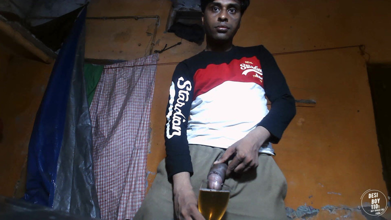 Desiboy110Ankit: 오줌 마시기 포르노