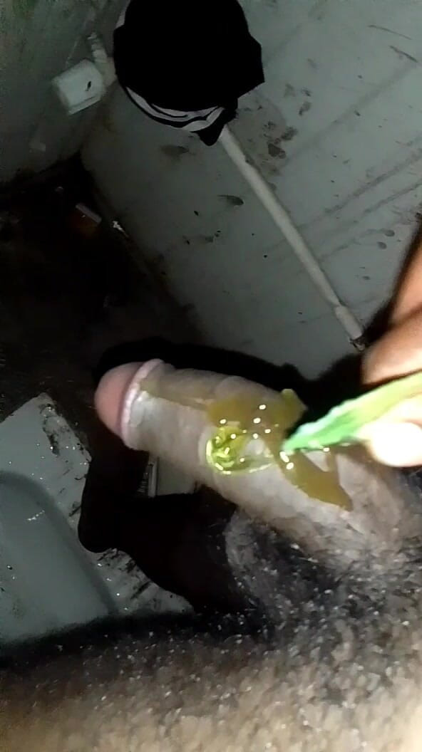 Aashiq: Desi Boy Baht Big Cook Come Shot in Bathroom