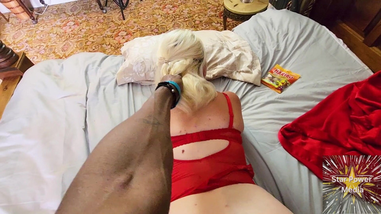 Savvy G: Mel Nurses Savvy yang menyakitkan pergelangan tangan dengan pepek ketat...