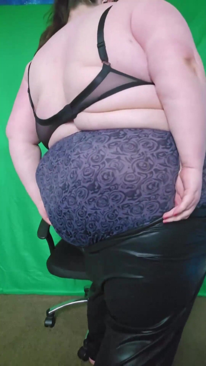 SSBBWLadyBrads: Товстушка богиня у вузьких шкіряних штанях на замовлення