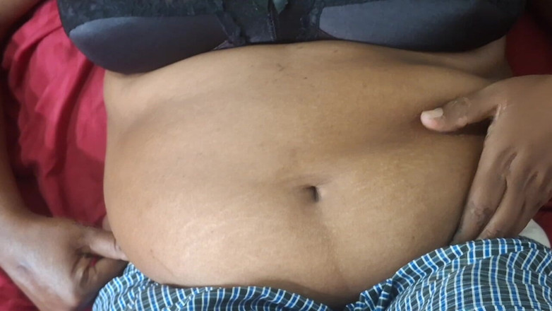 Teena New: Une salope à gros cul sur le lit