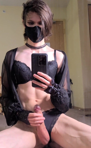 Mistress Mel: Algunos pies y culo pero siempre cumm