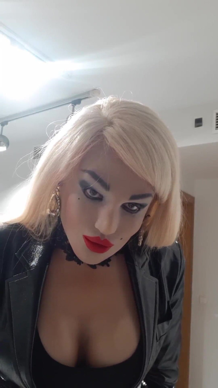 Tatiana Zorrita: Maskeyle bana dokunuyor