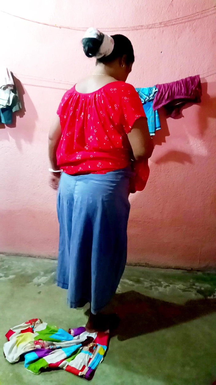 Pakhi0705: Sari upuszcza się po kąpieli Sfw