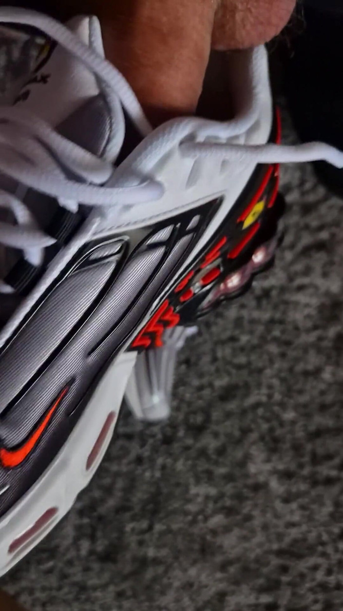 Sneakersmax98: Hart gefickt nach dem spielen mit nike tn
