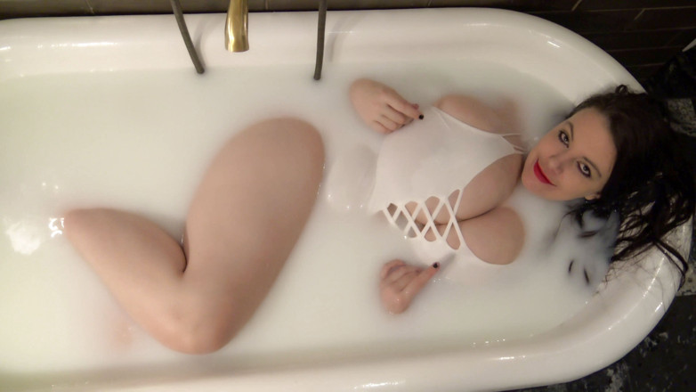 Lovely Lilith: Güzel Lilith'in iri güzel kadın süt banyosu azdırıyor 4k