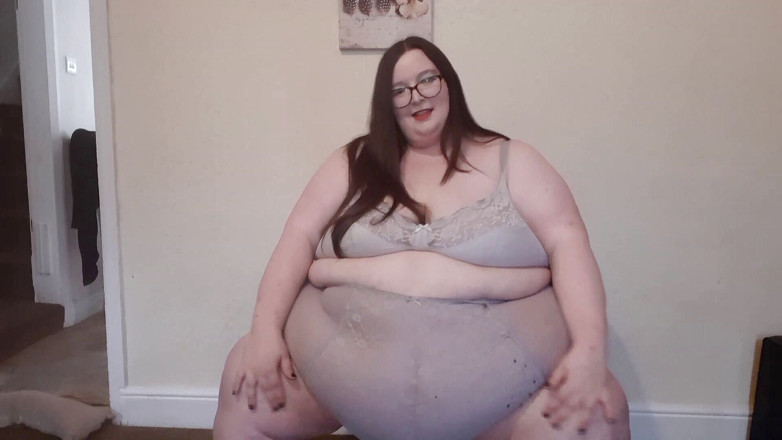 SSBBWLadyBrads: SSBBW bohyně vs kancelářská židle - tlustý chat