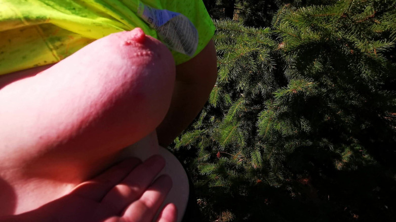 Bouncy Tits Action: Harte tittenklatschen beim Weihnachtsbaumverkauf
