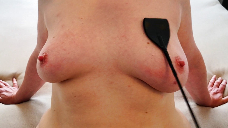 Bouncy Tits Action: Sebat payudara saya dengan cambuk jantan