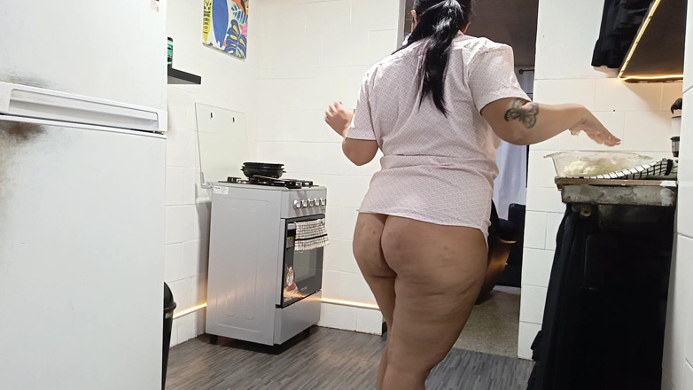 SugarPose: Stéphanie montre ses seins et son cul