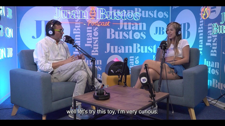 JuanBustos: Краще, ніж її іграшки! Mollysmith бризкає по всій sybian-машині на juan bustos podcast