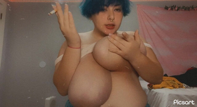 Mushroombitchx: Smoking and Titty Flash Before Bed