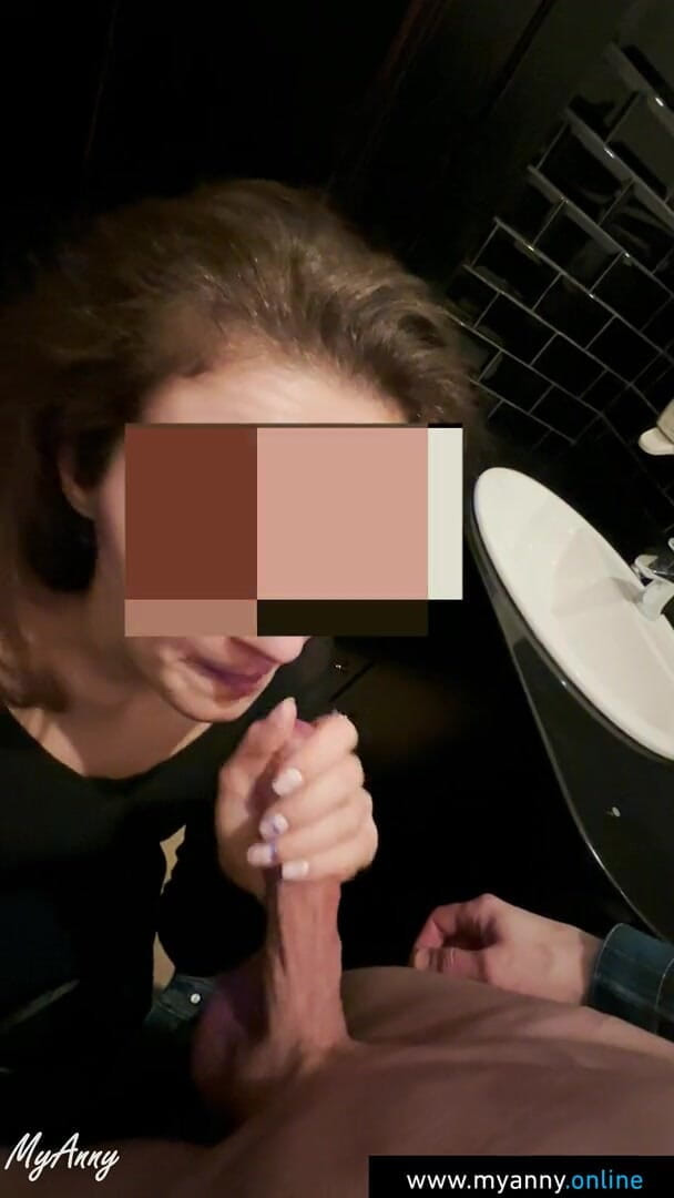 MyAnny: Sexo arriscado em uma cafeteria gozada na boca