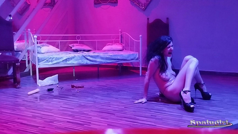 Spaingirl Natalie: Strip- en toy liveshowclub