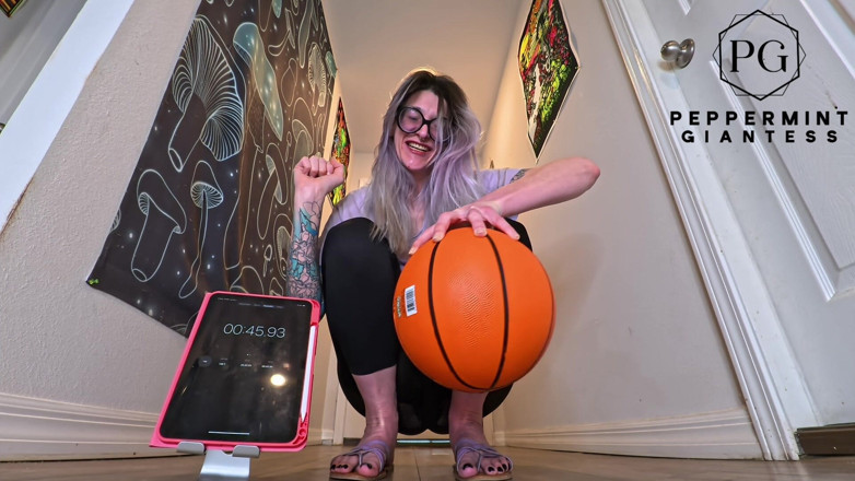 Peppermint Giantess: 6'7 diosa alta del baloncesto con una mano desafío ¿cuánto tiempo...