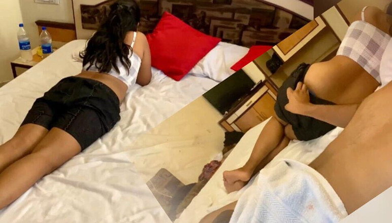 Pinkididi: Üvey baba üvey kızını üvey annesinin önünde Hintçe sesli sikiyor
