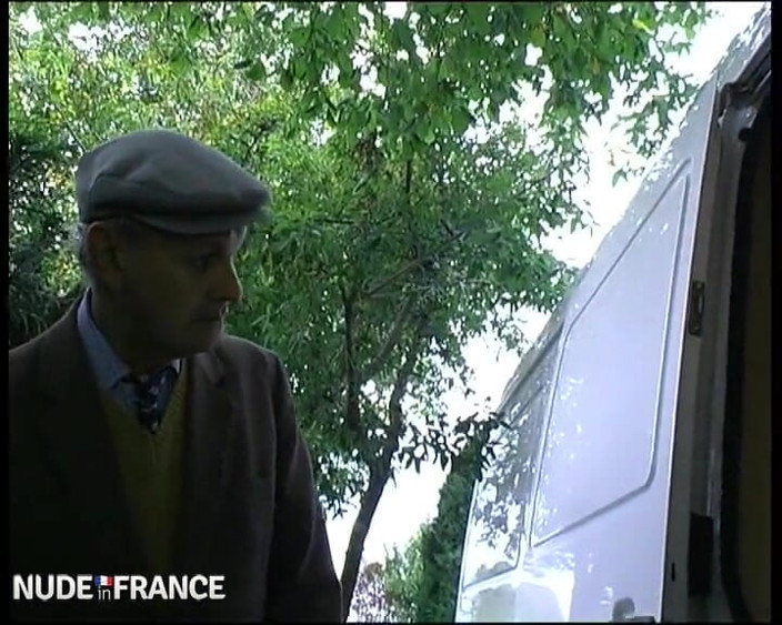 La France a Poil: Papy se junta a um jovem casal amador para foder