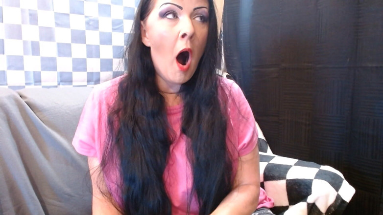 Abby Anna: 熟女Yawning
